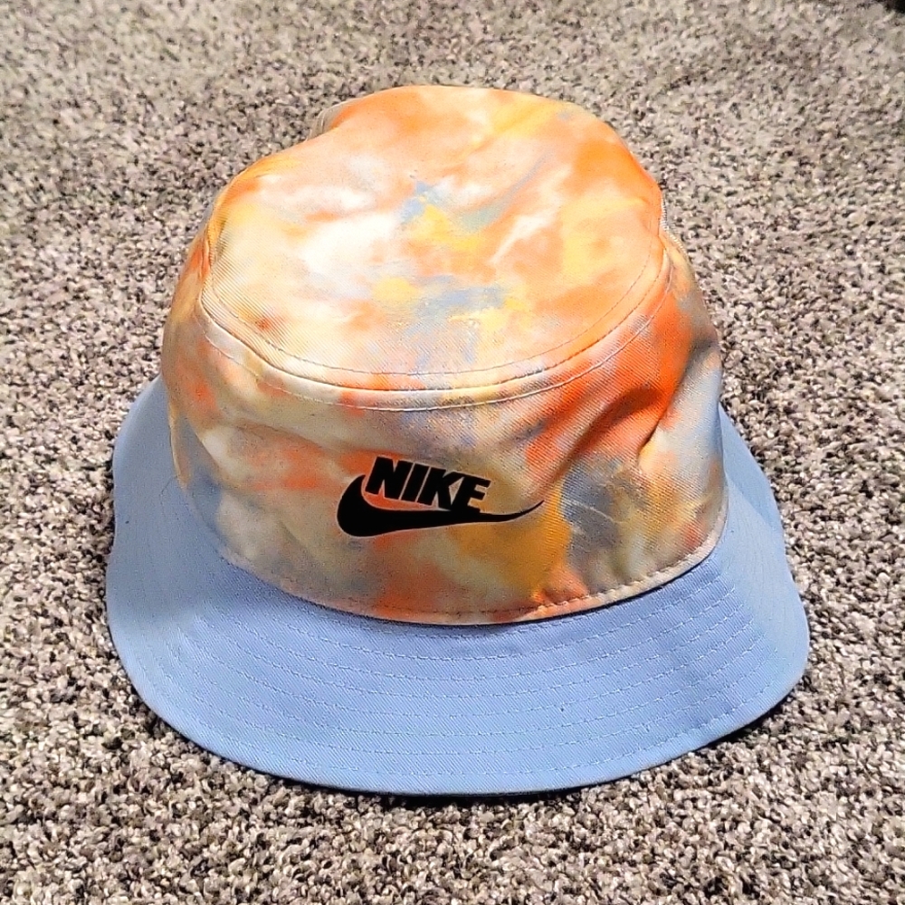 Nike bucket hat
